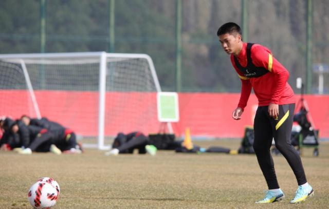 在线体育-国少前腰被徐根宝点醒 蒯纪闻：还没资格接受赞美