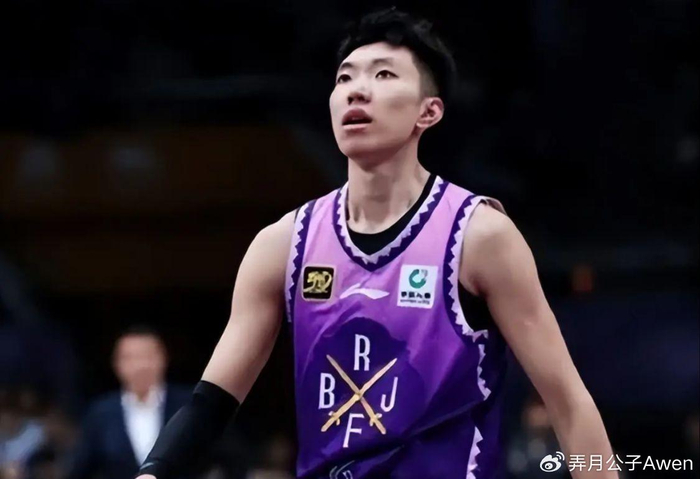 这就是国家队后卫?全场8分垃圾时间刷6分,球迷:刷分也刷不明白|周琦|廖三宁|体育赛事讨论|张庆鹏|中国男篮_新浪体育_新浪新闻